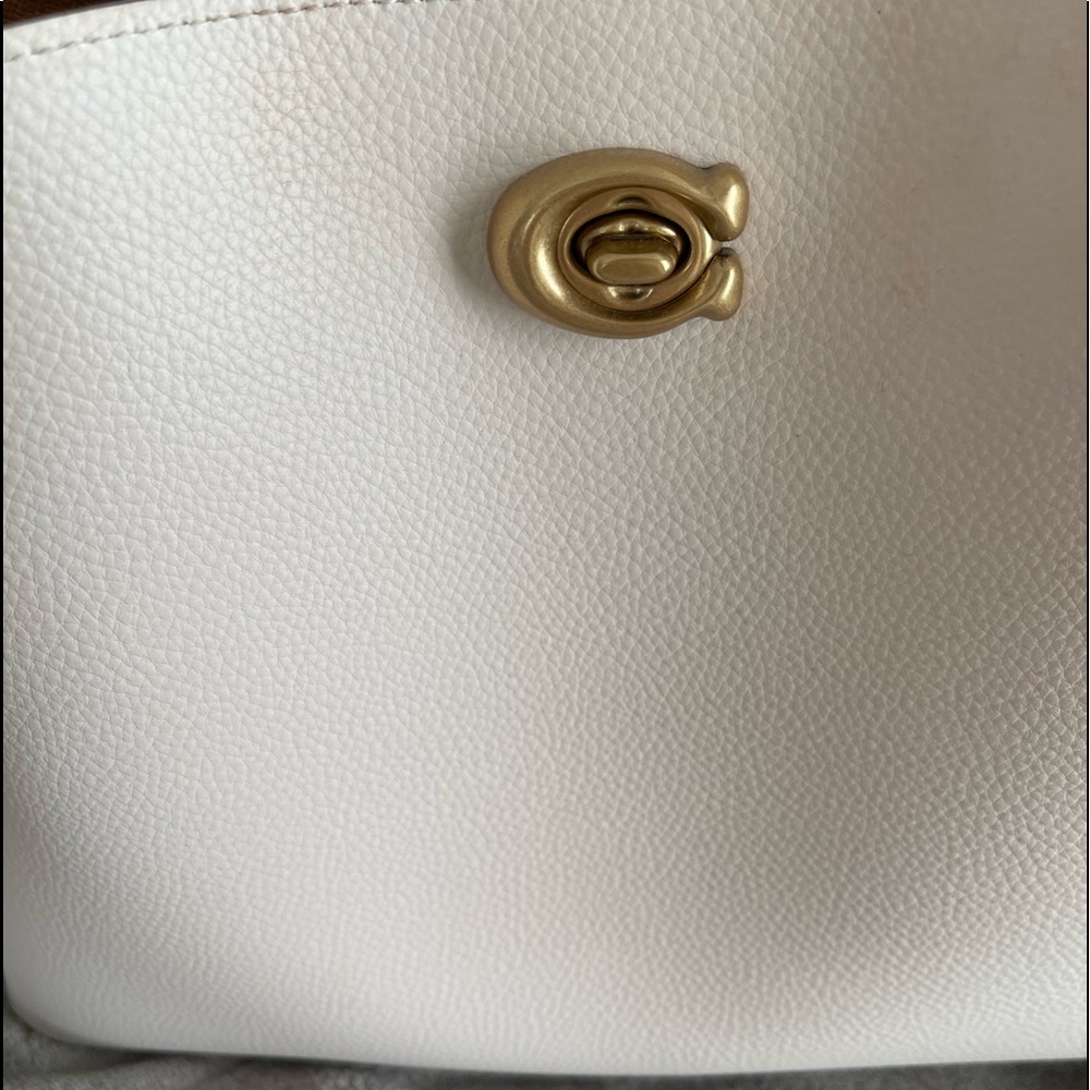 Like new Coach bag in color block. White with beige strap
